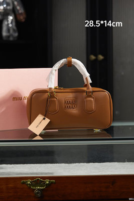 【二手包包】禮盒MiuMiu繆繆 保齡球包 公文包 可手提可斜挎尺寸：28.514cm NO323895