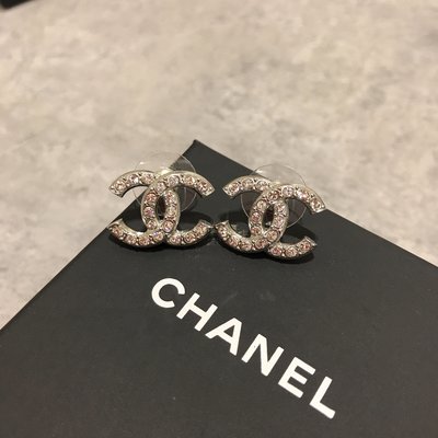 Chanel 耳環 Logo大鑽耳環《精品女王全新＆二手》