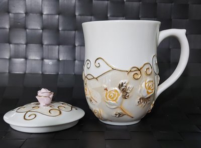 （搬家出清）日本藝術家設計 DOMANI 立體圖案附蓋花茶等熱飲骨瓷杯，尺寸(公分）杯高不含蓋約10.5*直徑(上口約8，下底約4.6）容量約360ml 星巴克