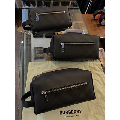 Burberry 經典黑色格紋設計 簡單好看 寬版手拿包