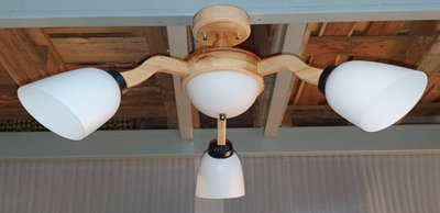 最頂級的木頭燈飾 台灣檜木半吸頂燈3+1燈斜口燈罩 檜木老料製成較為穩定 淡淡的檜木香味 就像是大自然的芬多精在家中