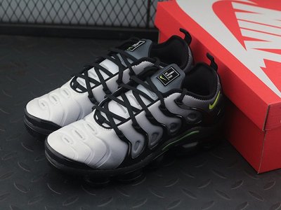 Nike Air Vapormax Plus TM 蒸汽大氣墊慢跑鞋“黑綠漸變灰白”924453-009
