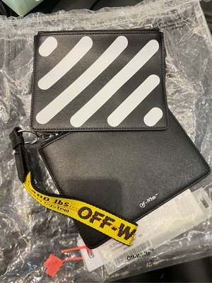 【EZ兔購】off-White 經典 工業帶 尼龍 手拿包 兩用包 現貨