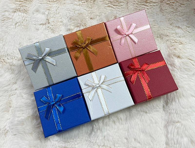 [李老大] 186424 紙禮盒 8.5x8.5 首飾盒 手錶 手鍊 正方型 多色款 禮物盒 禮品盒 顏色隨機出貨