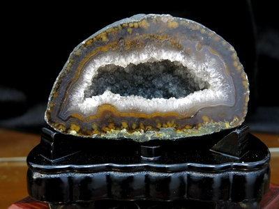 [[晶晶洞洞]]原皮巴西瑪瑙水晶洞.重1..08公斤.
