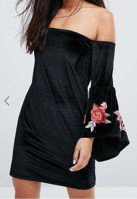 黑色絨布感花卉刺繡寬長袖露肩洋裝Velvet Bardot Embroidery Sleeve Detail Dress