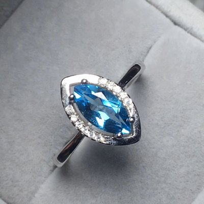A+天然 托帕石 戒指～《托1款》～欖尖式切割琢型～純淨瑞士藍天空色！寶石清澈透亮、美女們配戴高雅迷人！ 實物也是美美的喔！自然太陽光下拍攝！～｛熊寶貝珠寶｝～