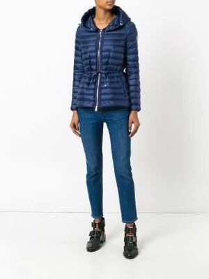 《超低價出清分享價、全新真品》Moncler Raie 寶藍色的短版 薄羽絨外套、2號