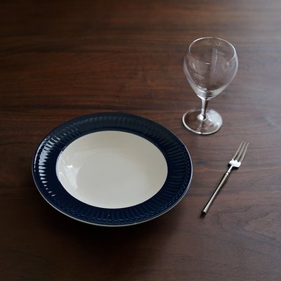 歐風大氣藍邊陶瓷圓盤  藍色 白色 陶瓷圓盤 家常菜盤 牛排盤 北歐風格 大圓盤【小雜貨】