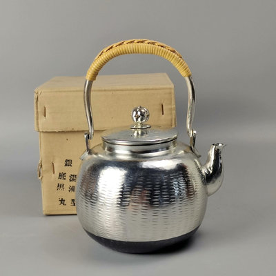 。秀鋒堂造打出錘紋銀仕上日本銅壺日本老銅壺。鍍銀