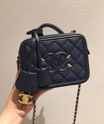 《巴黎拜金女》Chanel 經典款復古小箱子 相機包