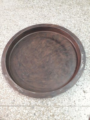 鑄鐵平底圓鍋，約17公斤重，直徑約60公分