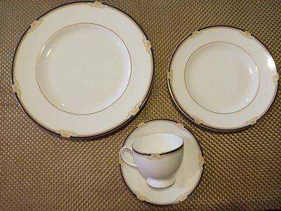 Wedgwood Cavendish 金彩骨瓷咖啡和茶兩用杯+23 cm+27CM蛋糕盤組 4pcs  (英國製)