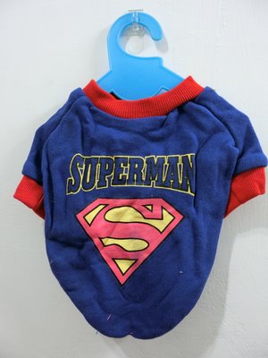 寵物衣服－超人Superman－厚棉質－狗狗貓咪配件－全面特價中〈買三件以上送寵物紓壓玩偶玩具乙支〉