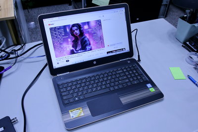 冠錡電腦 HP 15.6吋 影音輕遊戲筆電 I7-7200U 8GD4 雙硬碟 GT940 2G獨顯 學校退役/玫瑰金