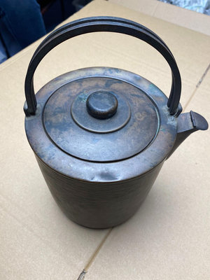 日本回流老銅壺回紋、銅壺內薰銀 、品相很好如圖所示包漿好