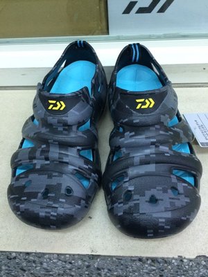 五豐釣具-DAIWA 最新款輕量防滑涼鞋超帥迷彩DL-1411特價1500元