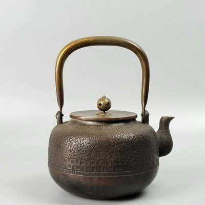 日本老銅壺，鑄造工藝，非手打出，1300ML。品相完好