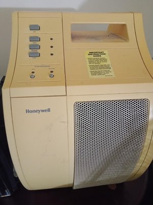 大媽桂二手屋，Honeywell 空氣清淨機，型號：17250，表面有泛黃，功能正常，內部乾淨，便宜賣