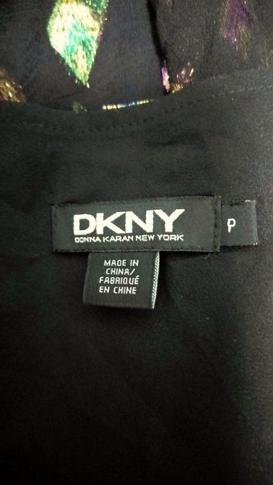 夏出清》美國DKNY  純絲無袖洋裝~彩色鑽石型狀刺繡有紅，寶藍，綠，藍綠，紫，及金線點綴。多層次波浪裙擺。無彈性無拉鍊有全長內裡。尺寸P碼（約Xs~小M可穿） |  Yahoo奇摩拍賣