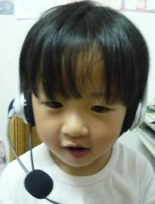 日本 大創 耳機麥克風,電腦專用 耳麥3.5mm插頭,頭戴式耳麥,MSN Skype等即時通軟體都通用,盒裝