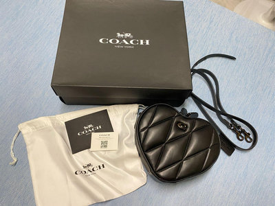 近全新 COACH HEART 專櫃款 絎縫Nappa皮革愛心造型斜背包-黑色