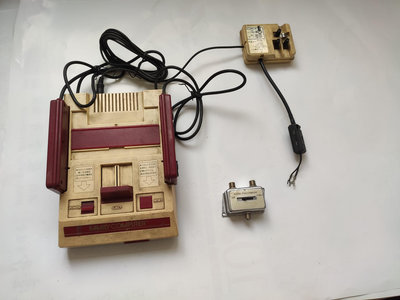日本製 Nintendo HVC-002 紅白機 未測試 當零件機出售 ( 台中可自取 )