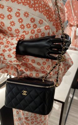 CHANEL 新款鍊帶金球盒子斜背包 黑