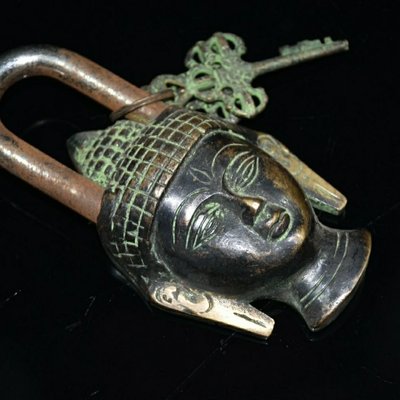 現貨熱銷-【紀念幣】古玩銅器收藏 西藏寺院收純銅佛頭鎖擺件 品相如圖