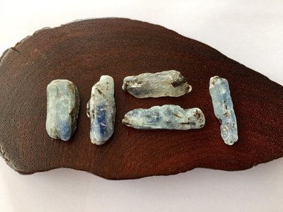 【Texture & Nobleness 低調與奢華】礦物展區 原礦 標本 -藍晶石-10.62克