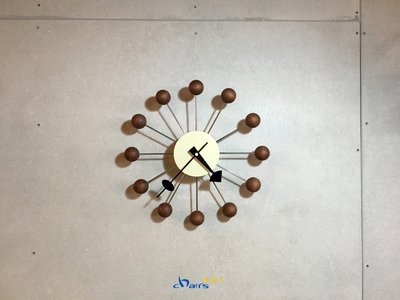 【挑椅子】Ball Clock 彩球時鐘 木球鐘。咖啡色。(復刻版) XC-001