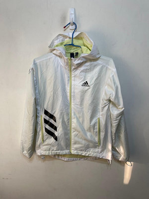 「 二手衣 」 Adidas 兒童防風連帽外套 152（白綠）71