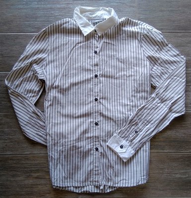 ．優質經典款式．絕對正品 Lacoste 白領+細直條紋經典鱷魚logo襯衫．