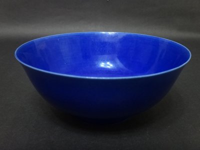 【樂得寶】大明弘治年製款藍釉軋道龍紋碗
