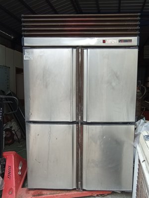 白鐵不鏽鋼四門營業用冰箱，上冷凍下冷藏