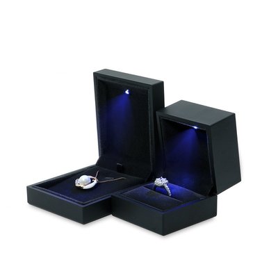【熱賣精選】珠寶盒 直角高檔珠寶首飾盒 求婚戒指盒吊墜盒項鏈禮物盒子帶LED燈婚慶盒 首飾盒 飾品盒