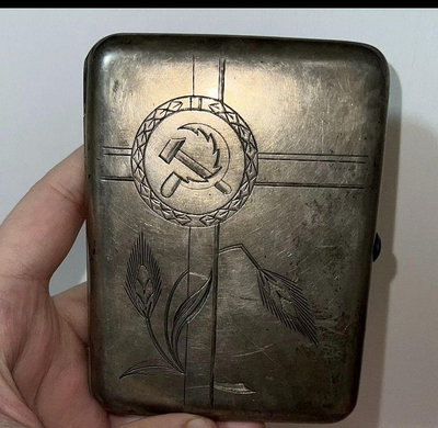 蘇聯時期銀煙盒，875銀，重量160克，帶簽名