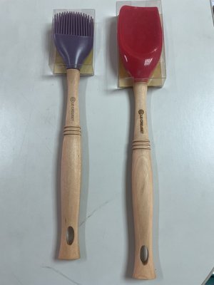 LC/LE CREUSET  V鏟杓(櫻桃紅)、V油刷(葡萄紫)各一隻