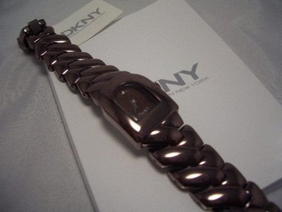 DKNY WATCH 馬蹄型離子黑色巧克力時尚腕錶 (神梭鐘錶) NY4226 NY4227