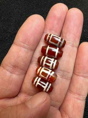 西亞千年紅玉髓鑲蝕珠，顆顆包漿油潤，風化細膩，品相完美