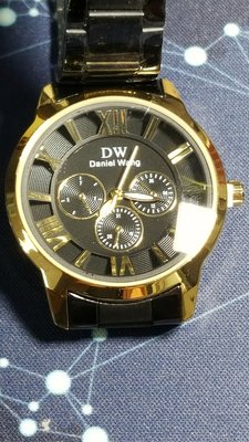 【成吉思汗精品】全新Daniel Wang黑鋼帶日顯精品DW手錶真三眼藍色鏡面羅馬數字