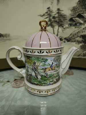 古董店淘到的英國Sadler賽德勒運動場景茶壺。
