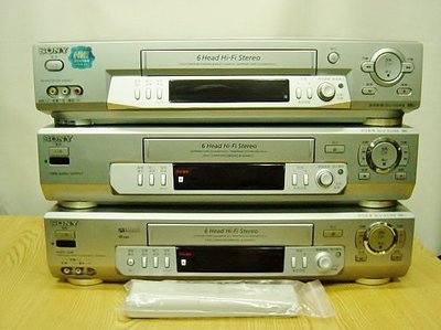 【小劉二手家電】 內部少用九成新的SONY 6磁頭VHS錄放影機,支援EP/SP播放,附代用遙控器,故障機也可修理!