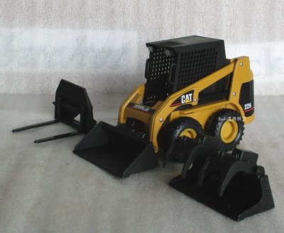 [丸山建機模型店] - - -絕版品---CAT 226 1/32 山貓鏟裝機模型