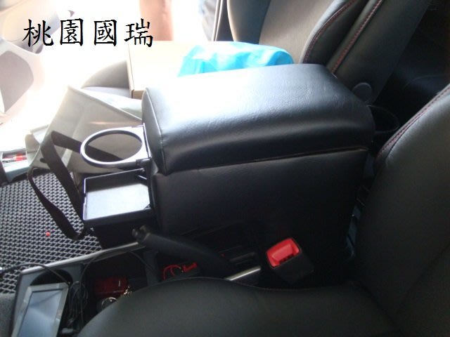 桃園國瑞 14 Toyota Wish 雙杯架專用扶手 Yahoo奇摩拍賣