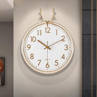北歐鹿頭掛鐘客廳家用時尚輕奢現代簡約掛墻時鐘表大氣裝飾-水水時尚