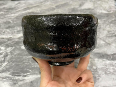 新 日本樂燒名家手作窯變黑松樂抹茶碗，老物件細看有樂燒獨有的紋路