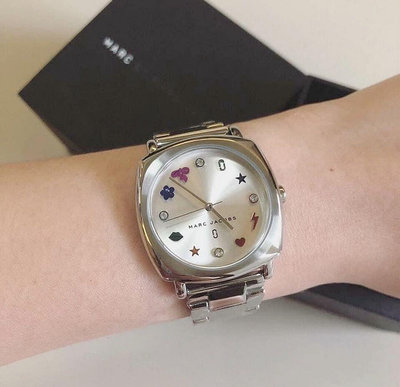 MARC BY MARC JACOBS 銀白色錶盤 銀色不鏽鋼錶帶 石英 女士手錶 MJ3548