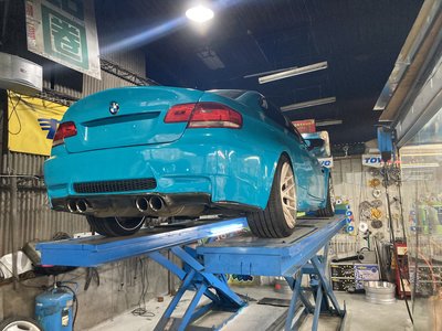 保證正品 BMW E92 M3 原廠排氣管 觸媒+中段消音包+尾桶+4出尾段 (全套5萬元)
