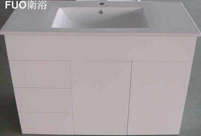 FUO 衛浴: 90公分  鋼琴白  立式發泡板防水浴櫃組(含鏡子,龍頭,置物架) 2053F/90 預訂中!